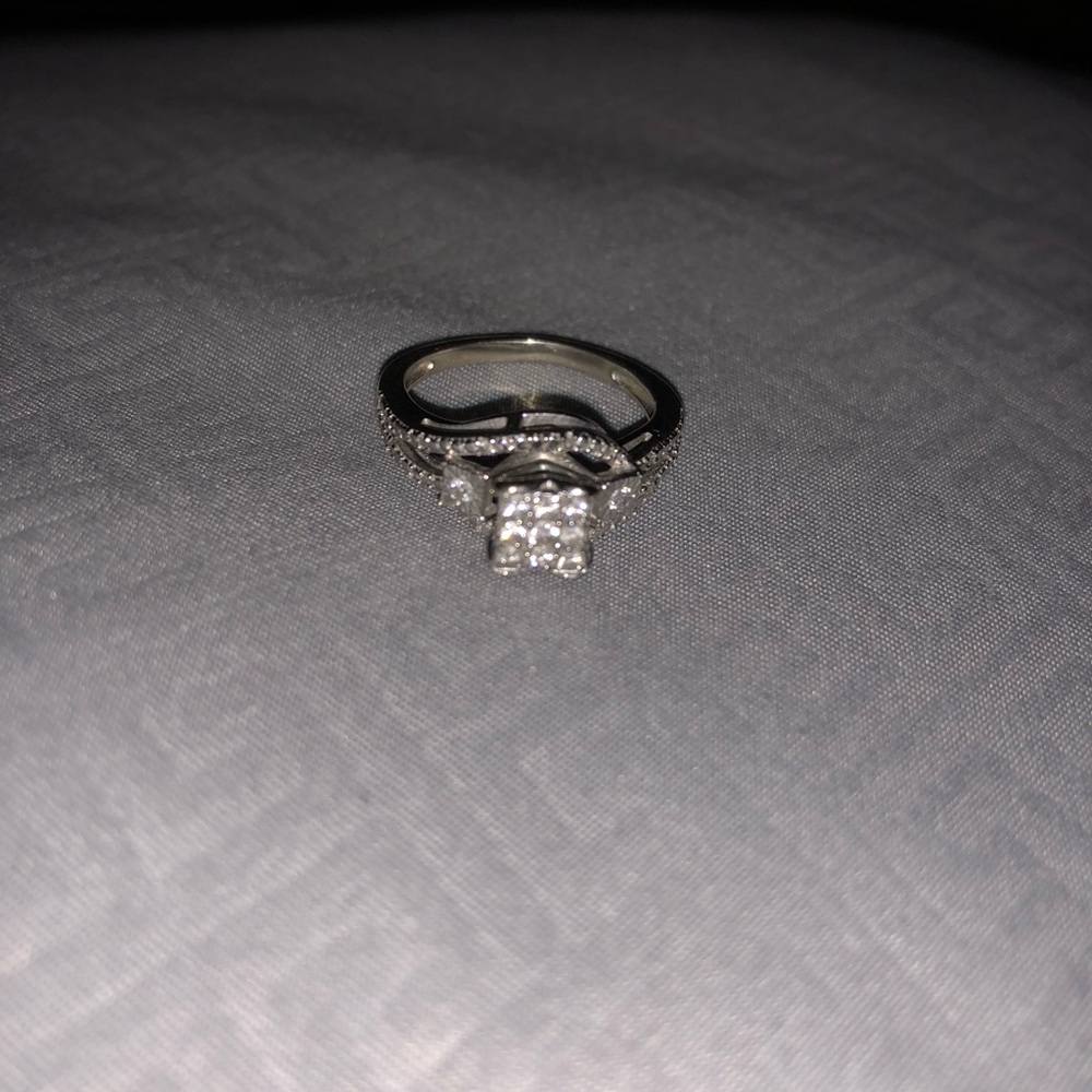 Diamond ring - Picture 2 of 4
